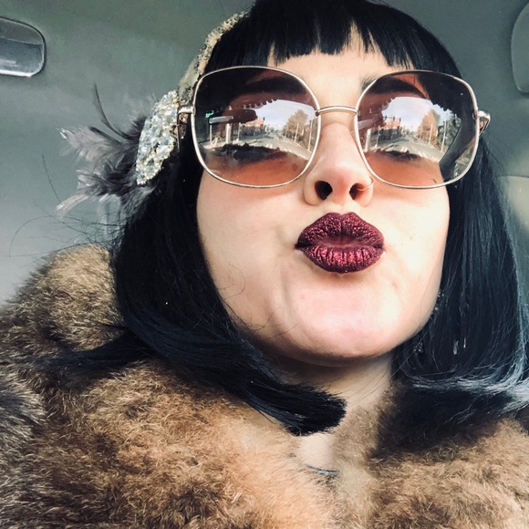 Meet your Posher, Hannah - Picture 1 of 1